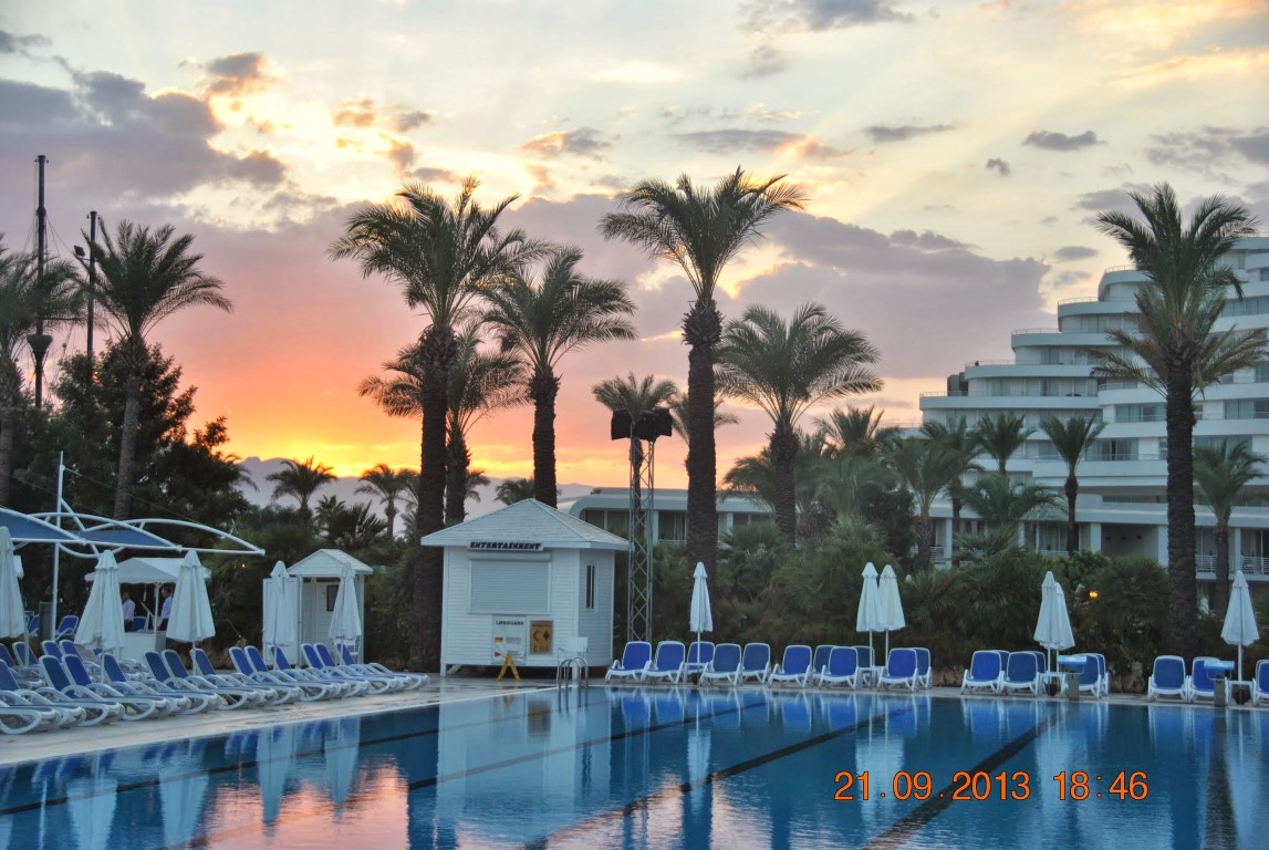 imagini hotel TITANIC LARA